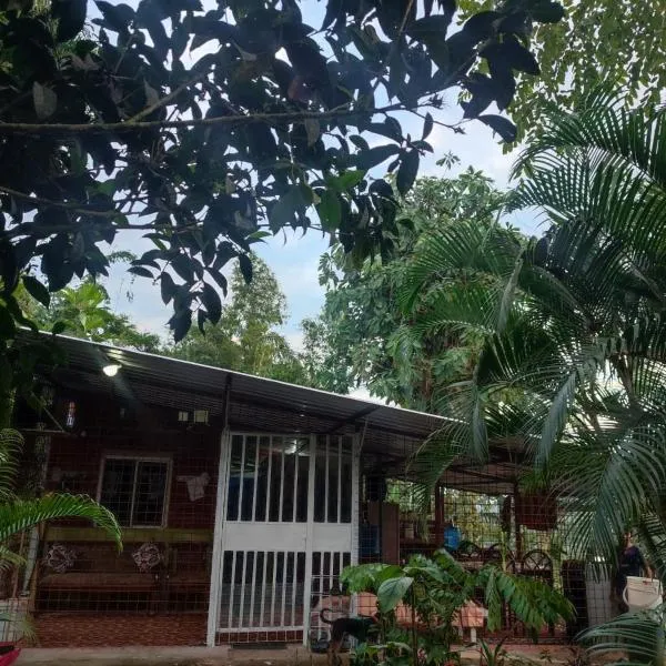 Agradable granja cerca a un río de agua fresca., hotel en Cotundo