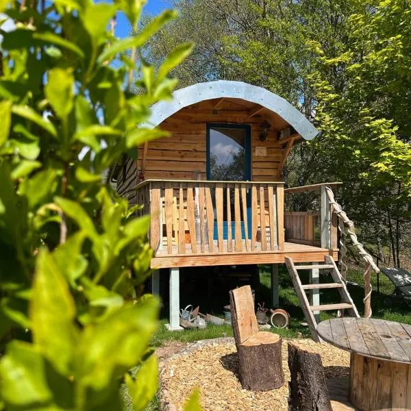 La roulotte tiny house du Mond'idéal, hotel v destinaci Leval