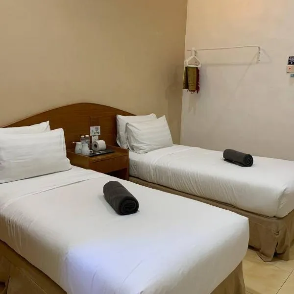 ANGGERIK IMPIAN HOTEL -Best for Travellers at Kuala Berang, מלון בKuala Berang