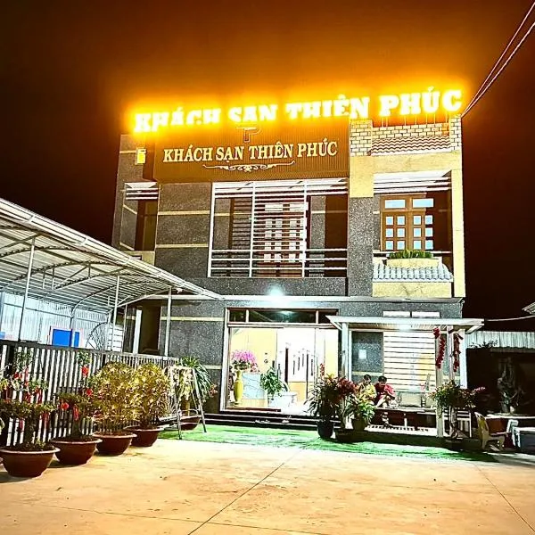 Thien Phuc Hotel, hotel i Ấp Hưng An