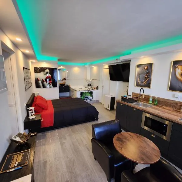 Love Room romantique avec Jacuzzi 2 places, hotel v destinaci Perpignan