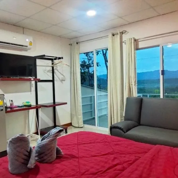 บ้านสวนคึดฮอดโฮมสเตย์ ศรีสวัสดิ์ กาญจนบุรี, hotel in Ban Hin Hak