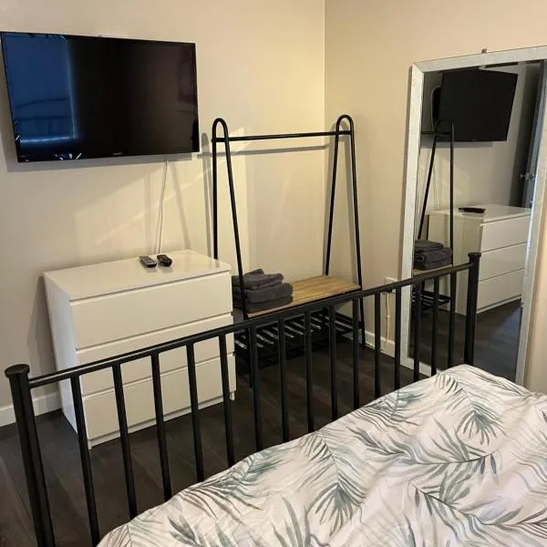Modern ground floor apartment Close to A45 A46 M1 M6 M69, hotel di Tollbar End