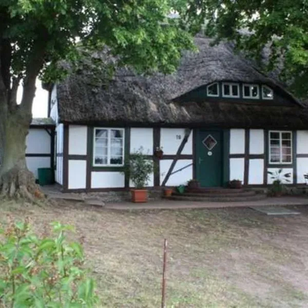 Landhaus Damerow 1, hotelli kohteessa Federow