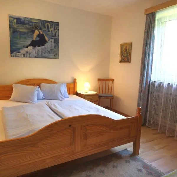 Gästehaus Lienharterhof, hotel v destinaci Obertilliach