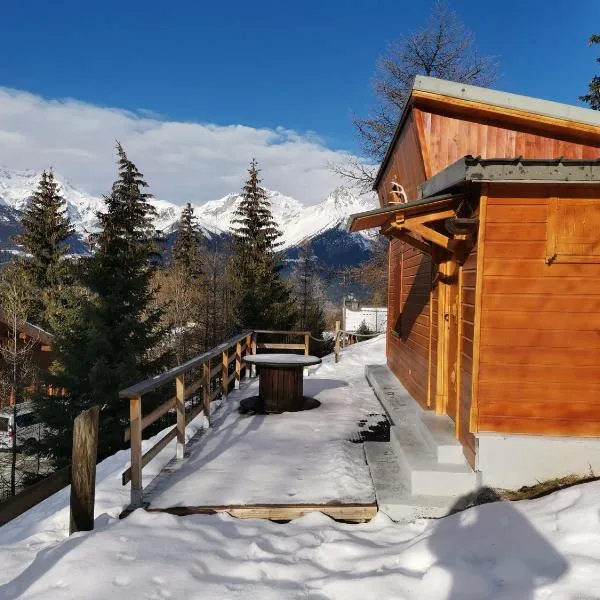 Petit chalet Valfréjus pied des pistes, hotel v destinaci Modane