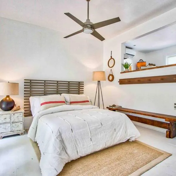 Gorgeous guest home just 20min to uptown Charlotte, hotel v destinaci Matthews