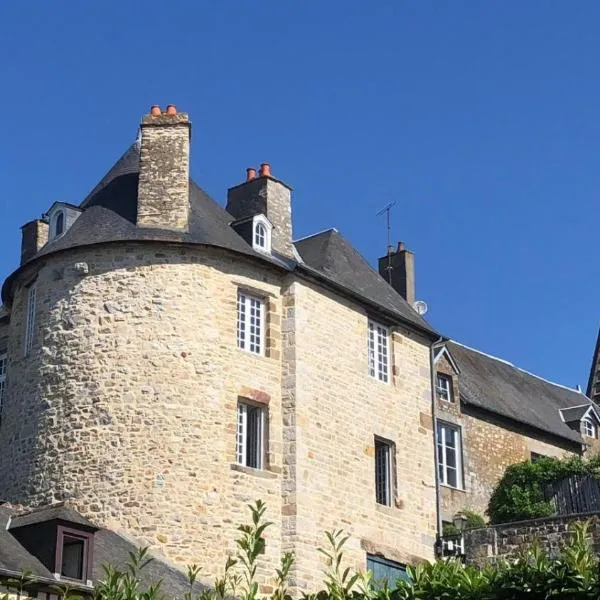La maison sur les remparts, hotel in Saint-Bômer-les-Forges