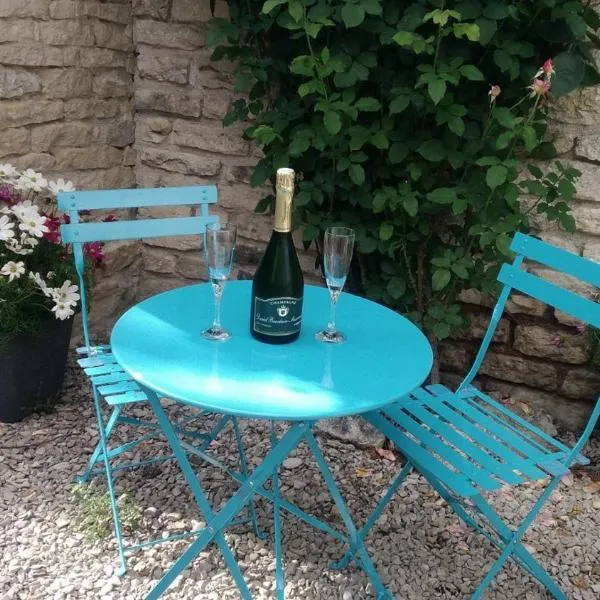 LE SOURCIER, отель в городе Argançon