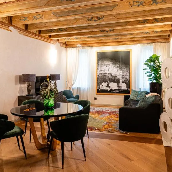 Palazzo Reggiani - Lorenzo De Medici, hotel v destinaci Verona