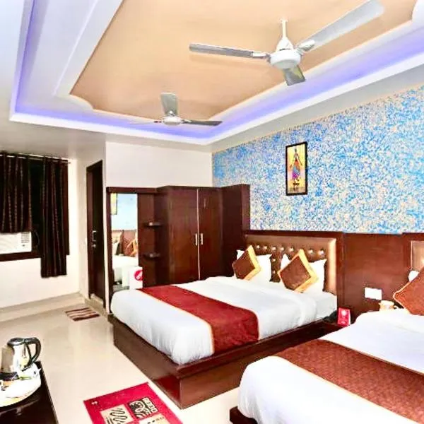 Hotel The Blue rose 500mtr Taj, ξενοδοχείο σε Tājganj