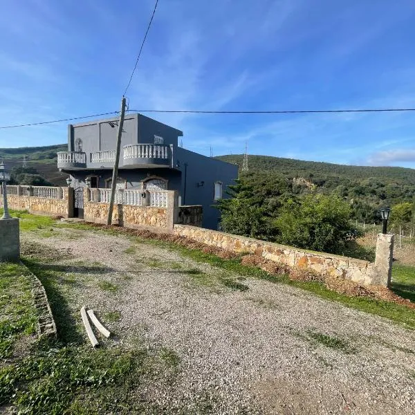 Traditional forest villa, hôtel à Aïn es Srhir