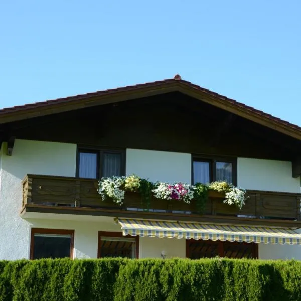 Haus Erlbacher: Abtenau şehrinde bir otel