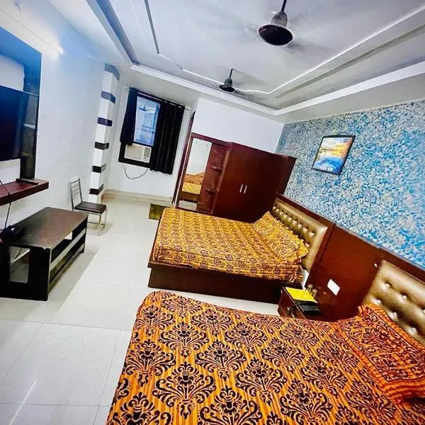 Hotel AC family Rooms, hotel v destinaci Nagla Dhīmar