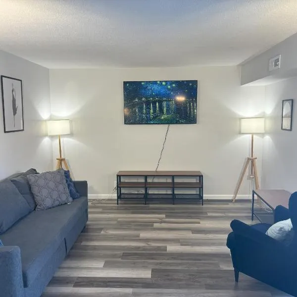 Gorgeous Remodeled Classy Family Apartment, hotel in Larimore