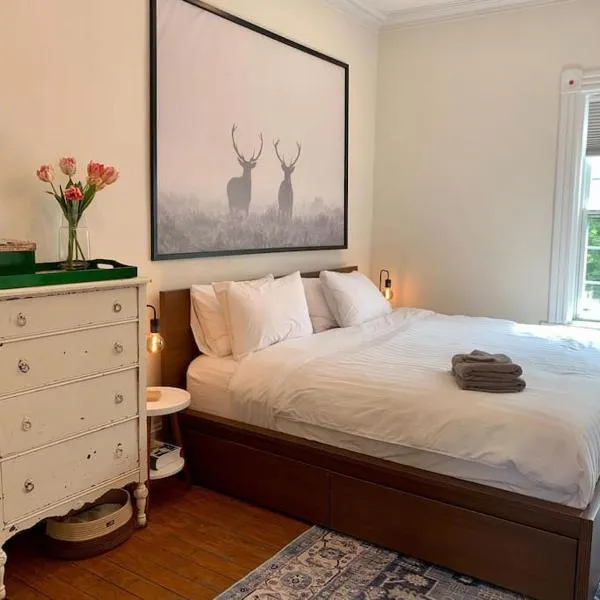 Pet-Friendly Space #3 at Doggy Digs, King Bed and Office, hotel in Halifax