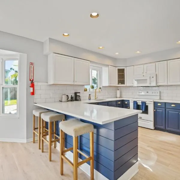Jacksonville Beach Home - Walk to Beach, Bars & Restaurants - Pet Friendly, hotel en Jacksonville Beach