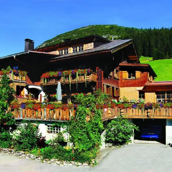 Biobauernhof Gehrnerhof am Arlberg、ワースのホテル