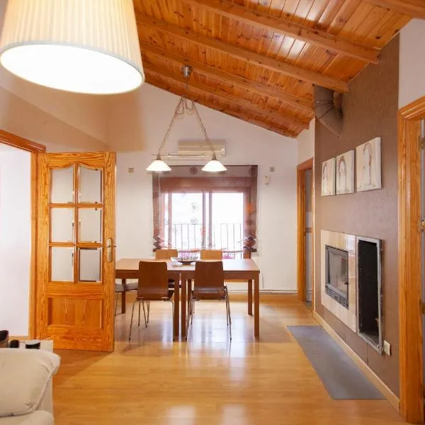 Apartamento Jaen Catedral, Centro historico, espacioso, plaza parking、ハエンのホテル
