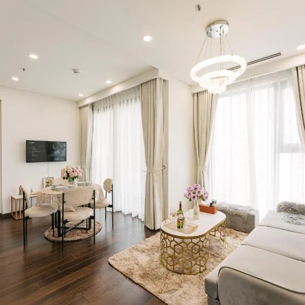 Rosee House - Panorama Elegance 2-BR Luxury Residence with Lake View at Masteri West Heights, Vinhomes Smart City โรงแรมในNam Tu Liem