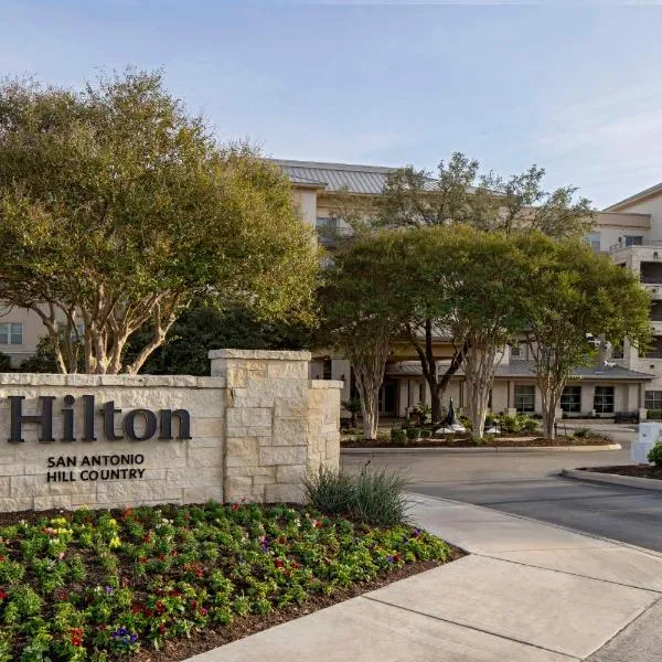 Hilton San Antonio Hill Country、Castrovilleのホテル