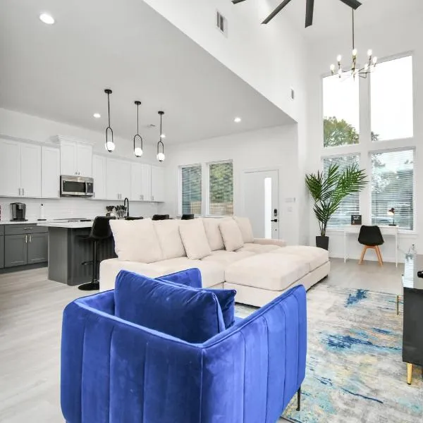 New! Modern 3BR/2BA Near Downtown/Foosball/Netflix, hotel v destinaci Houston