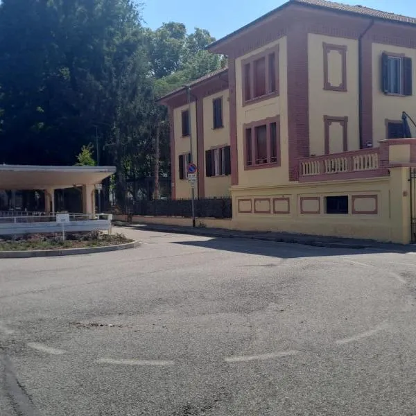 Edoardoapartments, hotel en Vercelli