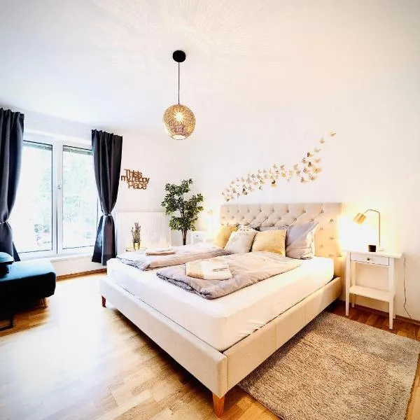 GOLDEN SPACE close to Schönbrunn by JR City Apartments, hotel sa Vienna