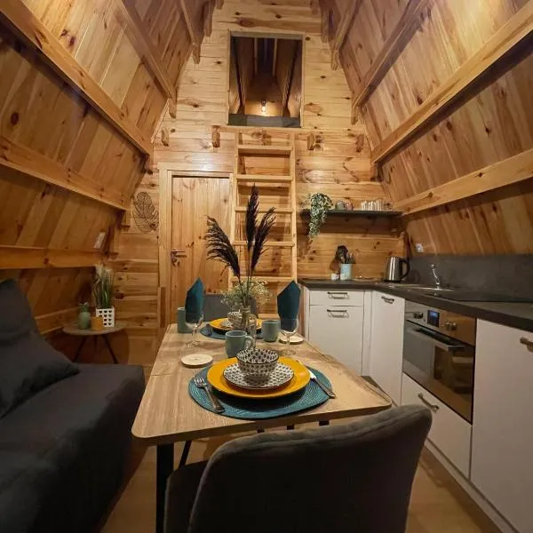 Tiny House Ardennes, hotel in Fromelennes