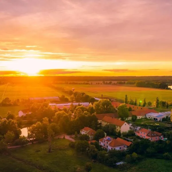 penzion Dvorce: Lišov şehrinde bir otel