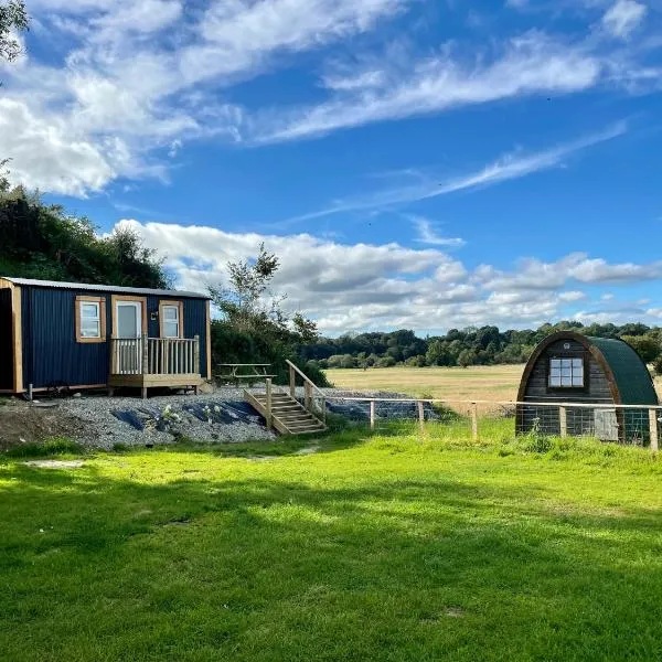 1 Bed Shepherds Hut-Sleeps 2-Free Parking-Mtn View, hotel in Omagh