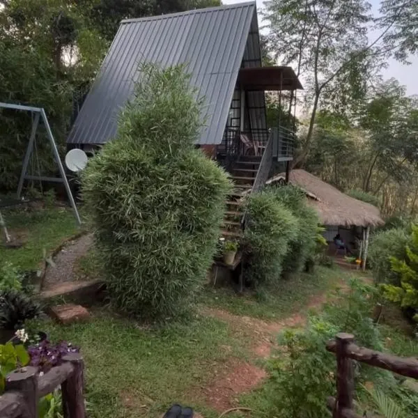 Angels Nest Home stay 2 Acra private plantation Mountain area balconey SunRice view Nearby Ngarhole wild life , Tholpetty wild life , Pakshipathalam Bird santuary , Kuruva island # Thirunelly & Thrissilery Temple Near by Secure Stay Wayanad Kerala, hotel v destinaci Chegāt