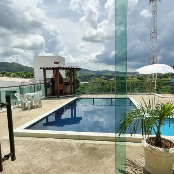 RECANTO BRENDA - Casa Luxo Capitólio com Vista pro lago, Escarpas e MorroChapeu, hotel v destinaci Capitólio