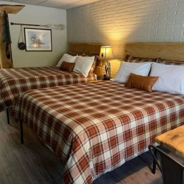 Stonegate Lodge 2 Queen Beds WIFI Roku TV Salt Water Pool Room #106, hotel a Eureka Springs