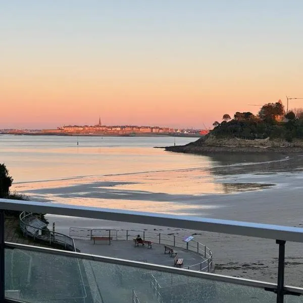 Appartement le Cristal Dinard bord de mer โรงแรมในดีนาร์