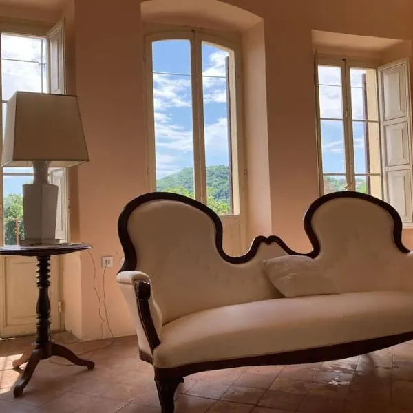 Palazzo Montesi, hotel i Mombaroccio