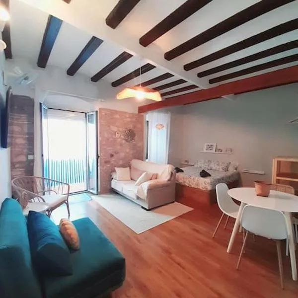 Bonito estudio en el centro. Ideal parejas., hotel v destinaci Palamós