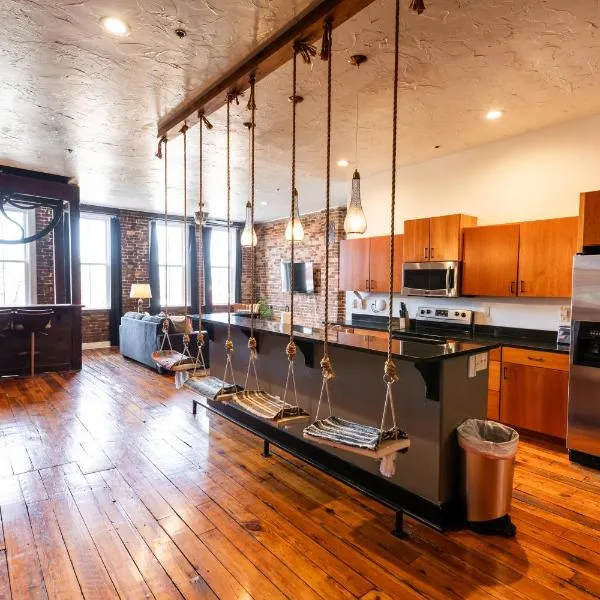 The Two Story Loft, hotel in Springfield