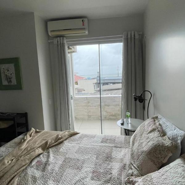 Linda casa triplex 50 metros do mar - Foto 2