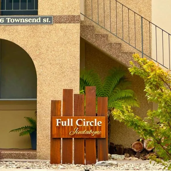Full Circle Apartments, hotel in Rocky Plain