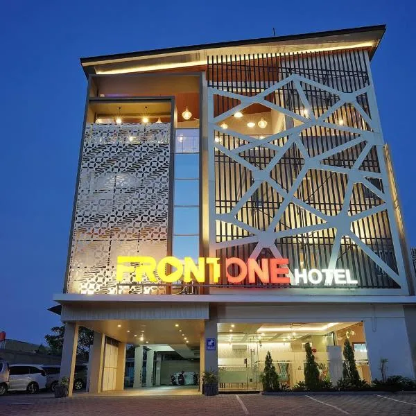 Front One Hotel Sragen, hotel in Sragen
