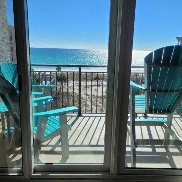 Beach Condo on Okaloosa Island Emerald Isle 6th floor 2 bedrooms and murphy bed, hotel v destinaci Fort Walton Beach