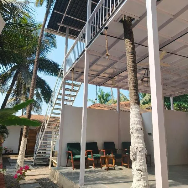 Aqua Beach Rooms, only accommodation on Ashwem Beach photo 2