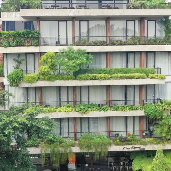 Nagomi Suites & Hotel, hotel Pondokcabe Hilir városában