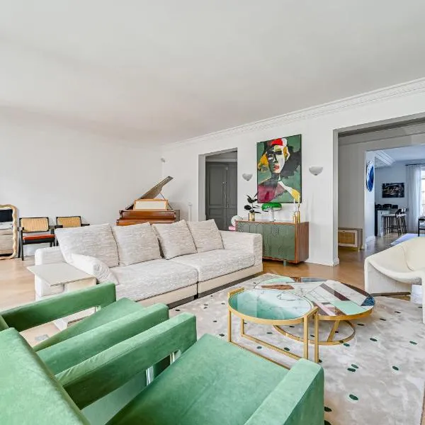 Gorgeous Paris Eiffel Tower - Champs Elysées