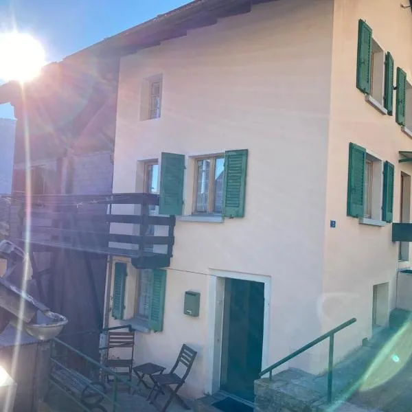 Chalet del Sole, hotel in Dalpe
