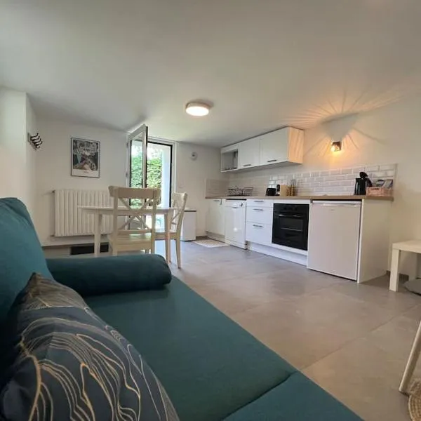 Appartement Vannes avec jardin โรงแรมในLocqueltas