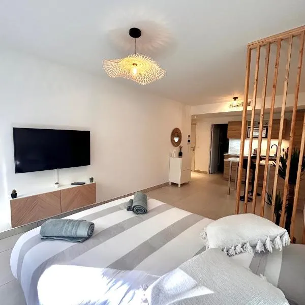Appartement neuf coup de coeur entre Èze et Monaco, hotel in Èze