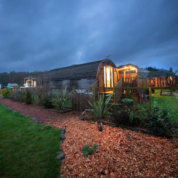 Luxurious Family Pod with Garden and Hot tub - The Stag Hoose by Get Better Getaways, hotel in Dunragit