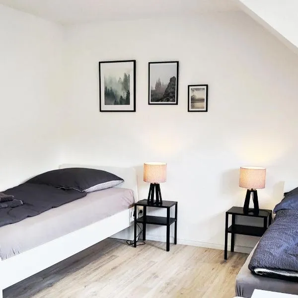 DWK: Monteurhaus bei Neuwied, hotel en Niederbreitbach